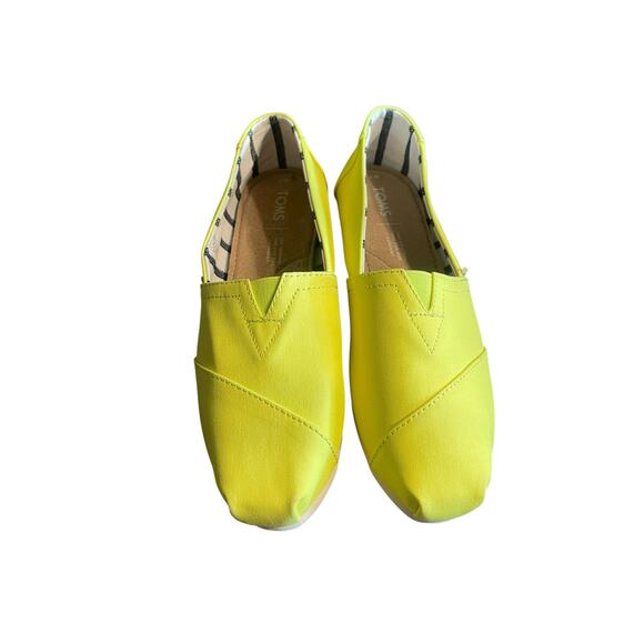 NWT Women's Toms Neon Yellow Slip On Canvas Shoes Size 7 - Picture 2 of 12